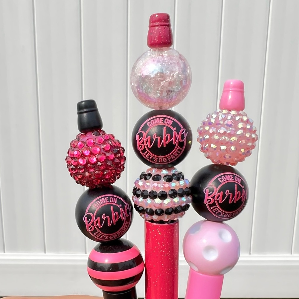 Barbie pen. Listing is for one Barbie pen!
